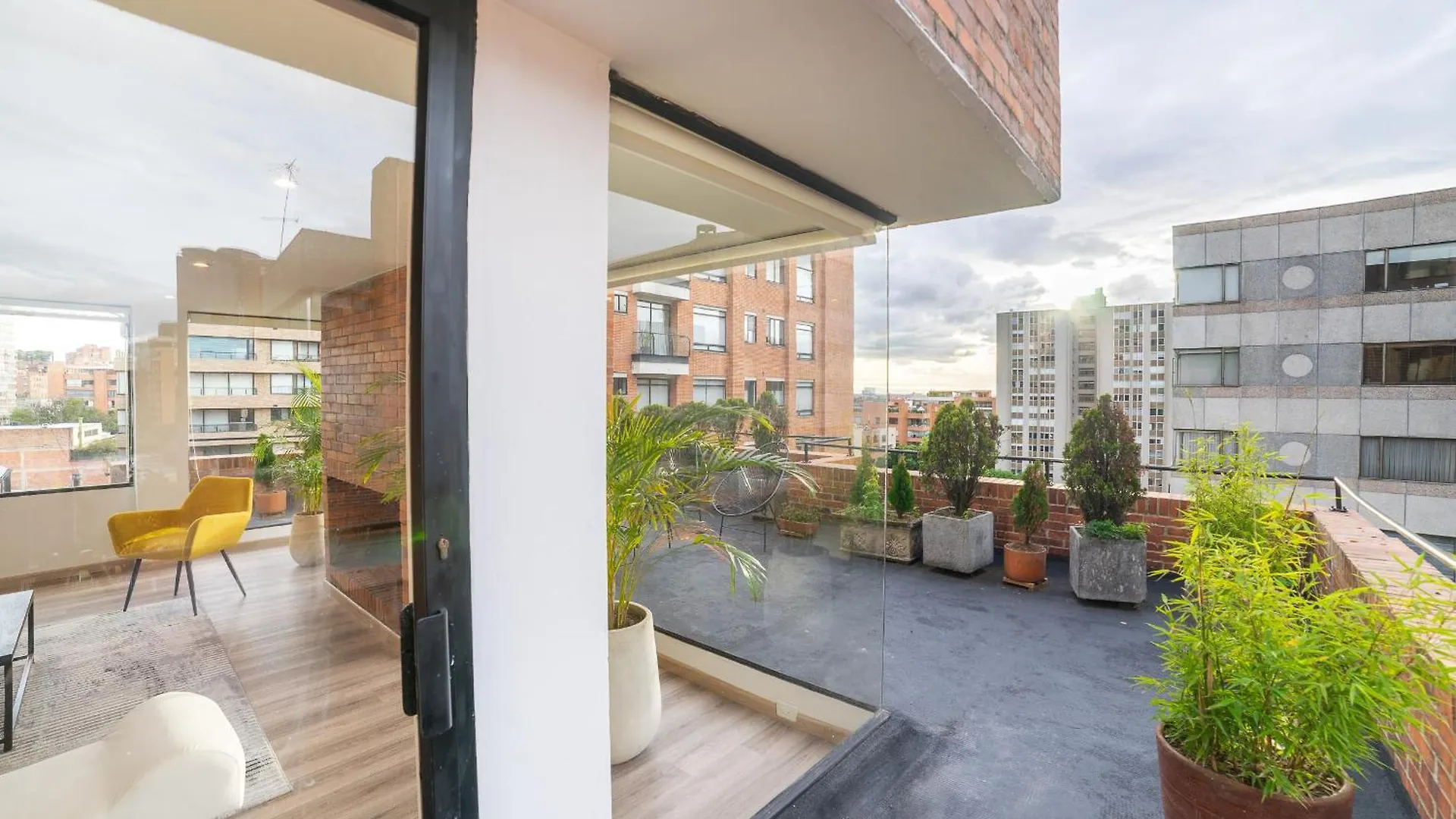 Penthouse Chicala Colombian Experience In Parque Virrey Apartment Bogota