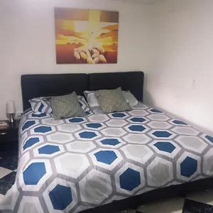 Otel Hotel Boutique Mendoza - Cerca Aeropuerto El Dorado, Bogotá