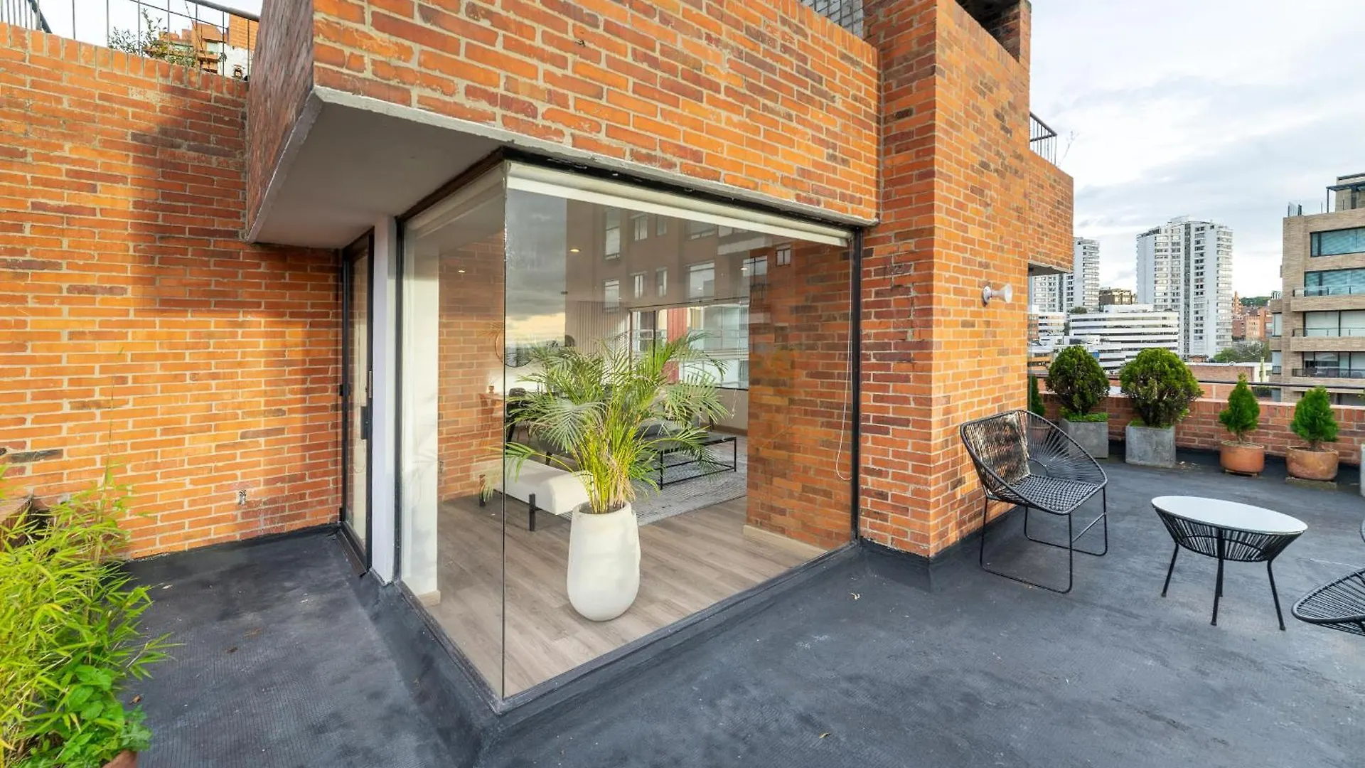 Penthouse Chicala Colombian Experience In Parque Virrey Apartment Bogota